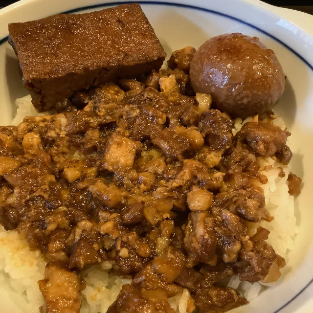 魯肉飯(ルーローハン)を食う。_a0334793_04463812.jpg