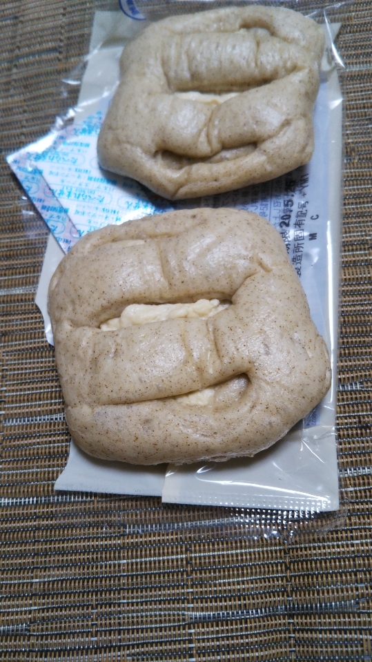ローソン 大麦のしっとりパン和風ツナ_f0076001_22230318.jpg
