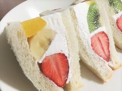 フルーツサンドと玉子サンド_f0231189_17400749.jpg