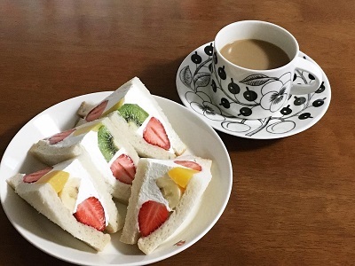 フルーツサンドと玉子サンド_f0231189_17414423.jpg