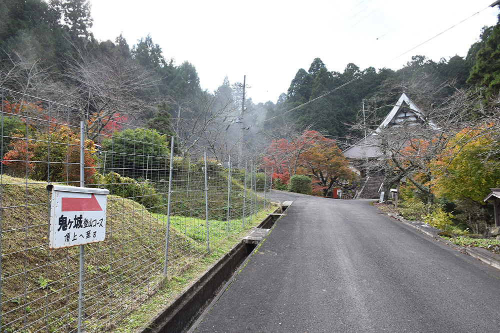 丹波と丹後の国境を守る鬼ヶ城攻城記。 その1 <観音寺~登山道>_e0158128_14082883.jpg