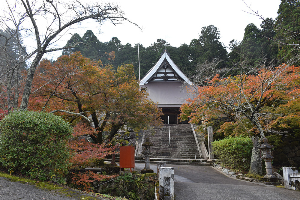 丹波と丹後の国境を守る鬼ヶ城攻城記。 その1 <観音寺~登山道>_e0158128_14093222.jpg