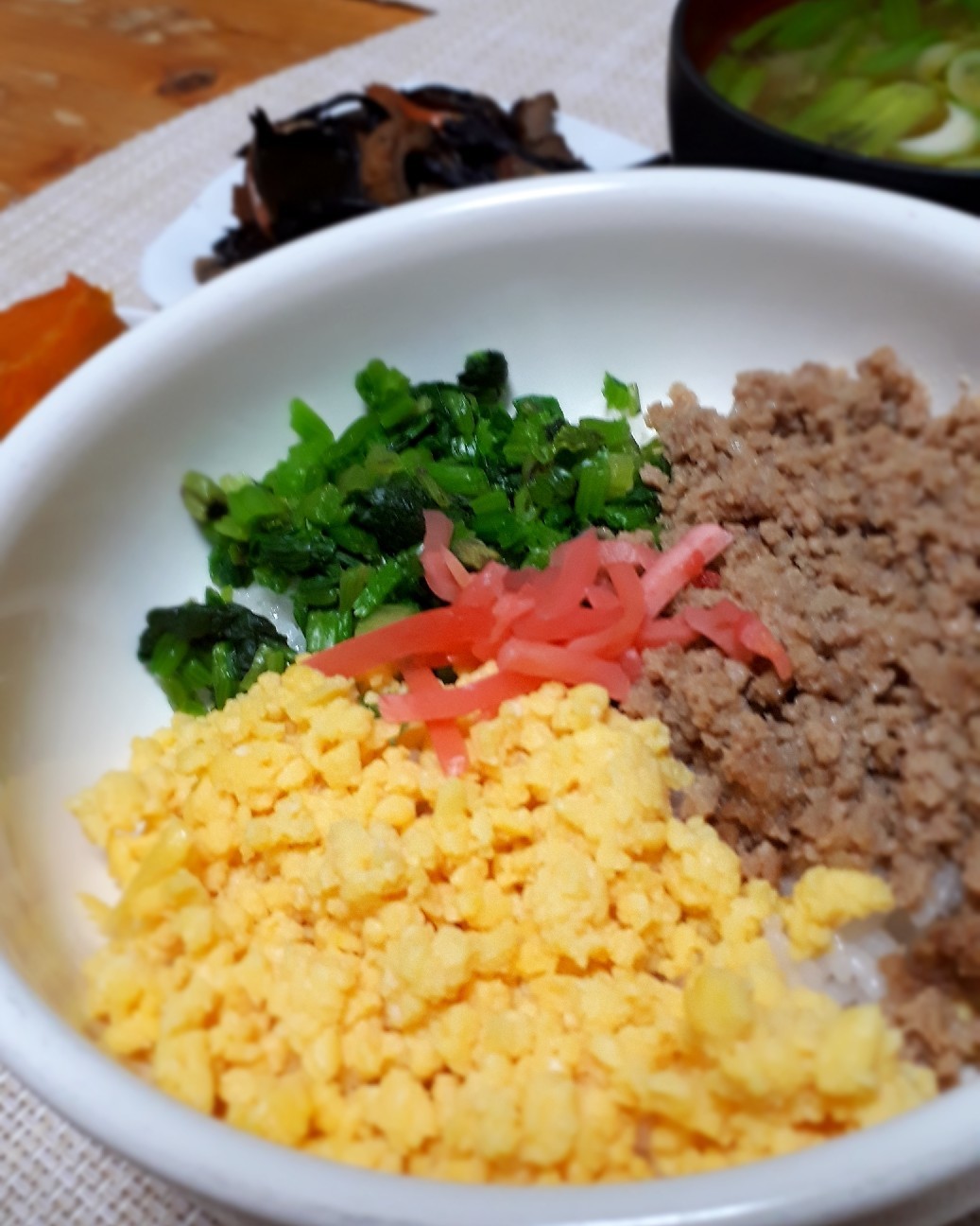 今日は三食丼_c0226331_17425250.jpg
