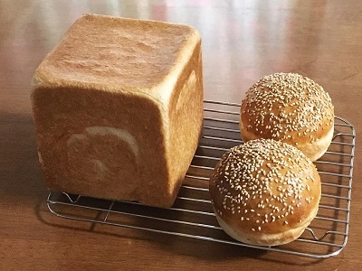 厚切りフレンチトーストとアボカドバーガー&オニオンリング_f0231189_13105318.jpg