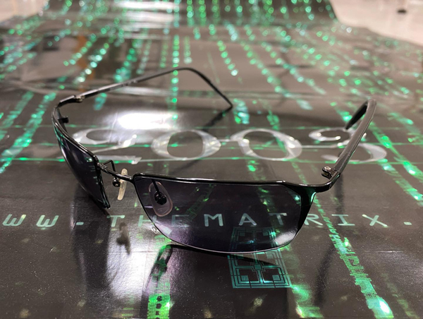MATRIX(マトリックス)ワーナーブラザーズ公認「エージェント」サングラスプレゼント企画!_c0003493_21310562.jpg