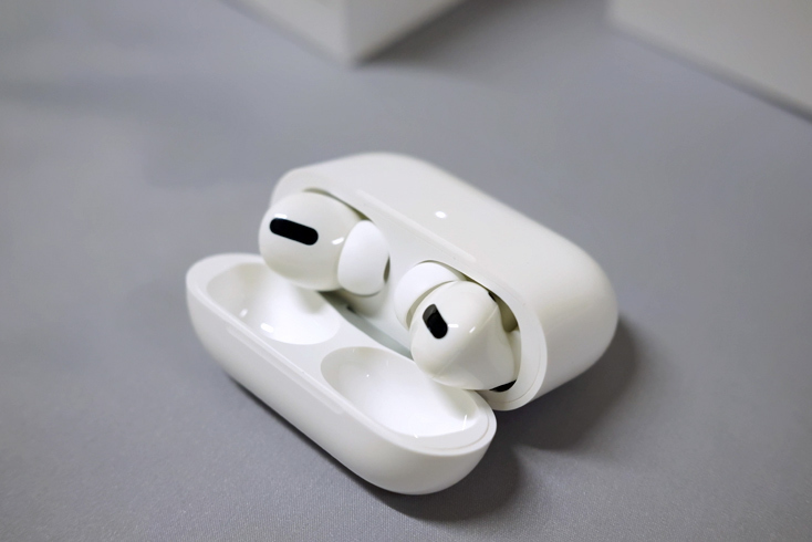 AirPods ProとSENNHEISER MOMENTUM Wireless : A Story of A