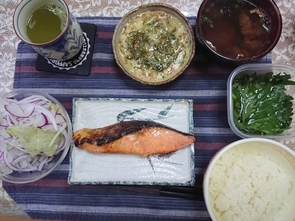 5/31 焼塩鮭甘口納豆玉子めかぶ定食@自宅_b0042308_06552301.jpg