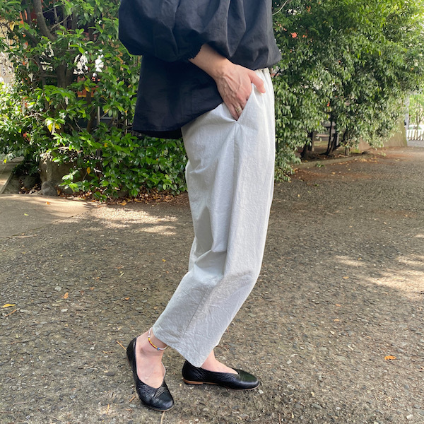 ブラウスとタックパンツ_d0364239_18585333.jpg