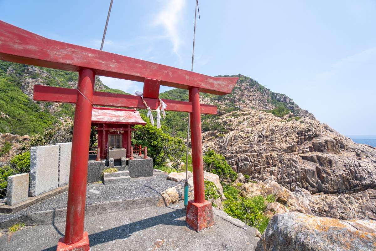 絶景スポット、臼碆竜宮神社祠_a0077663_15375380.jpg