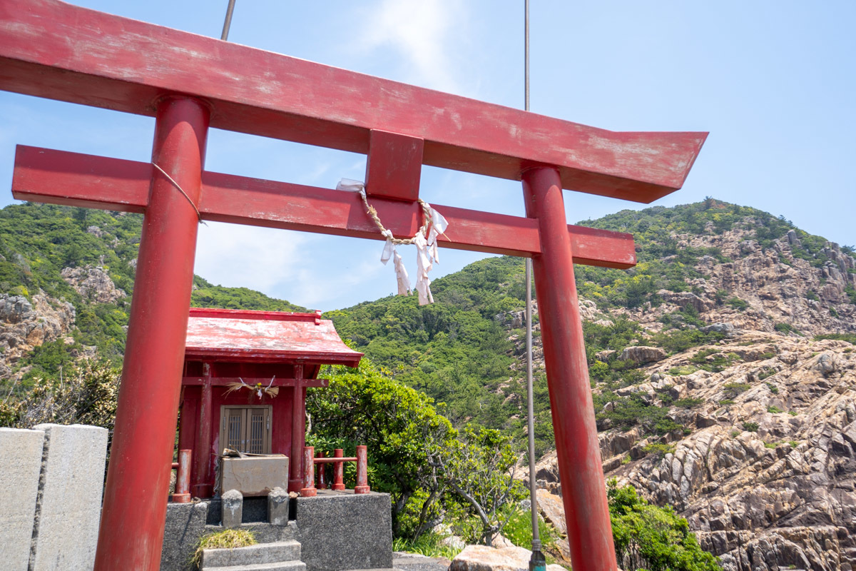 絶景スポット、臼碆竜宮神社祠_a0077663_15380217.jpg