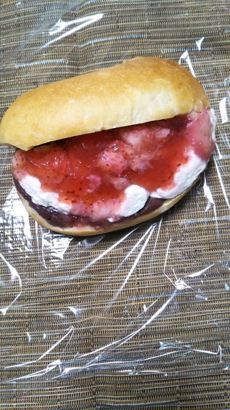 カリンベーグル 苺ゼリー&ソイホイップバターサンド_f0076001_22131451.jpg
