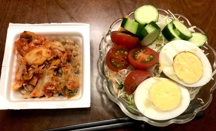 キムチ納豆とサラダ_c0212604_1925284.jpg