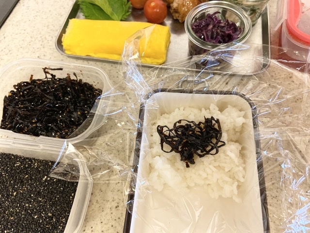 今日のお弁当[ドデカおにぎり]_d0327373_07513898.jpeg