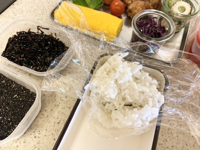 今日のお弁当[ドデカおにぎり]_d0327373_07514969.jpeg