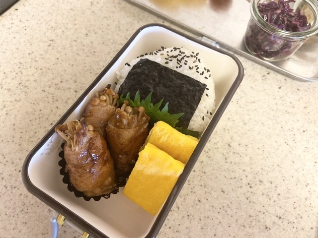 今日のお弁当[ドデカおにぎり]_d0327373_07523256.jpeg