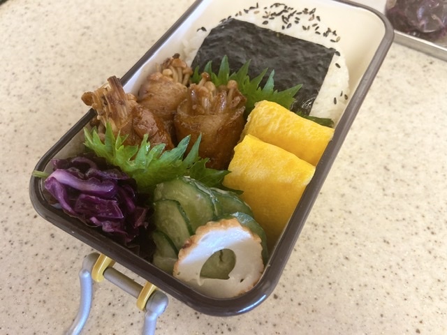 今日のお弁当[ドデカおにぎり]_d0327373_07524543.jpeg