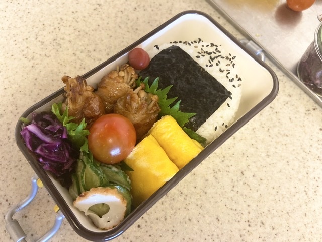 今日のお弁当[ドデカおにぎり]_d0327373_07525603.jpeg