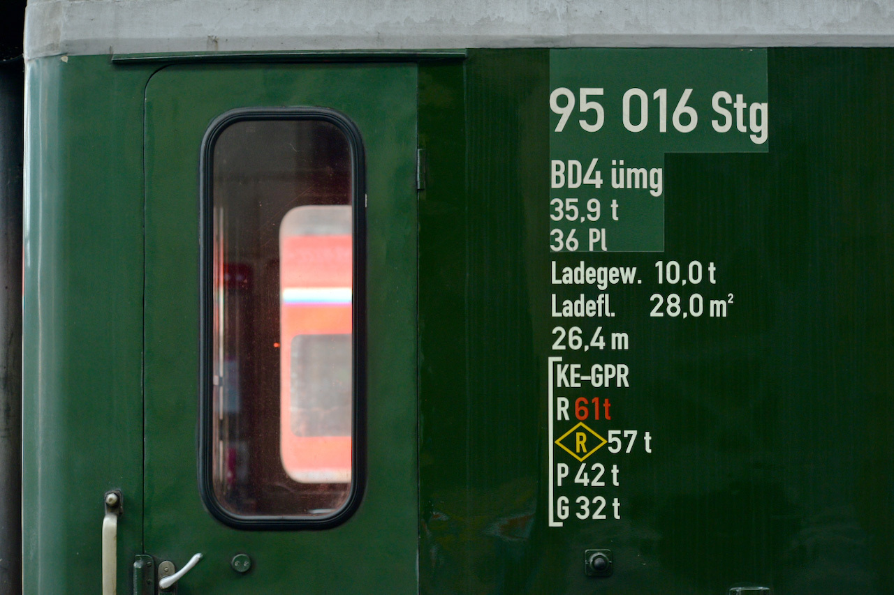 鉄道車輌の DIN いまむかし_e0175918_01485551.jpeg