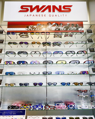 日本製スポーツサングラスSWANS(スワンズ)プレミアムショップ金栄堂 全型入荷&展示!_c0003493_16593517.jpg