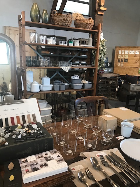 アンティークショップのカフェ_f0204295_16505574.jpg