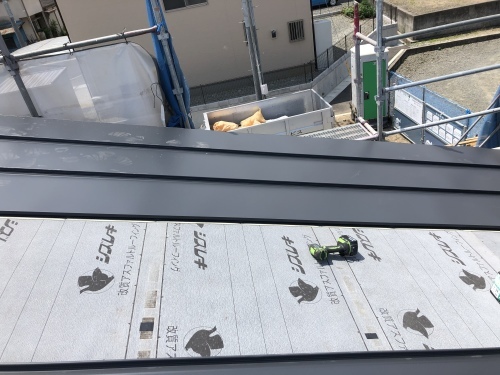 市川三郷町　ダークグレーの屋根　其の二_b0242734_20304385.jpeg