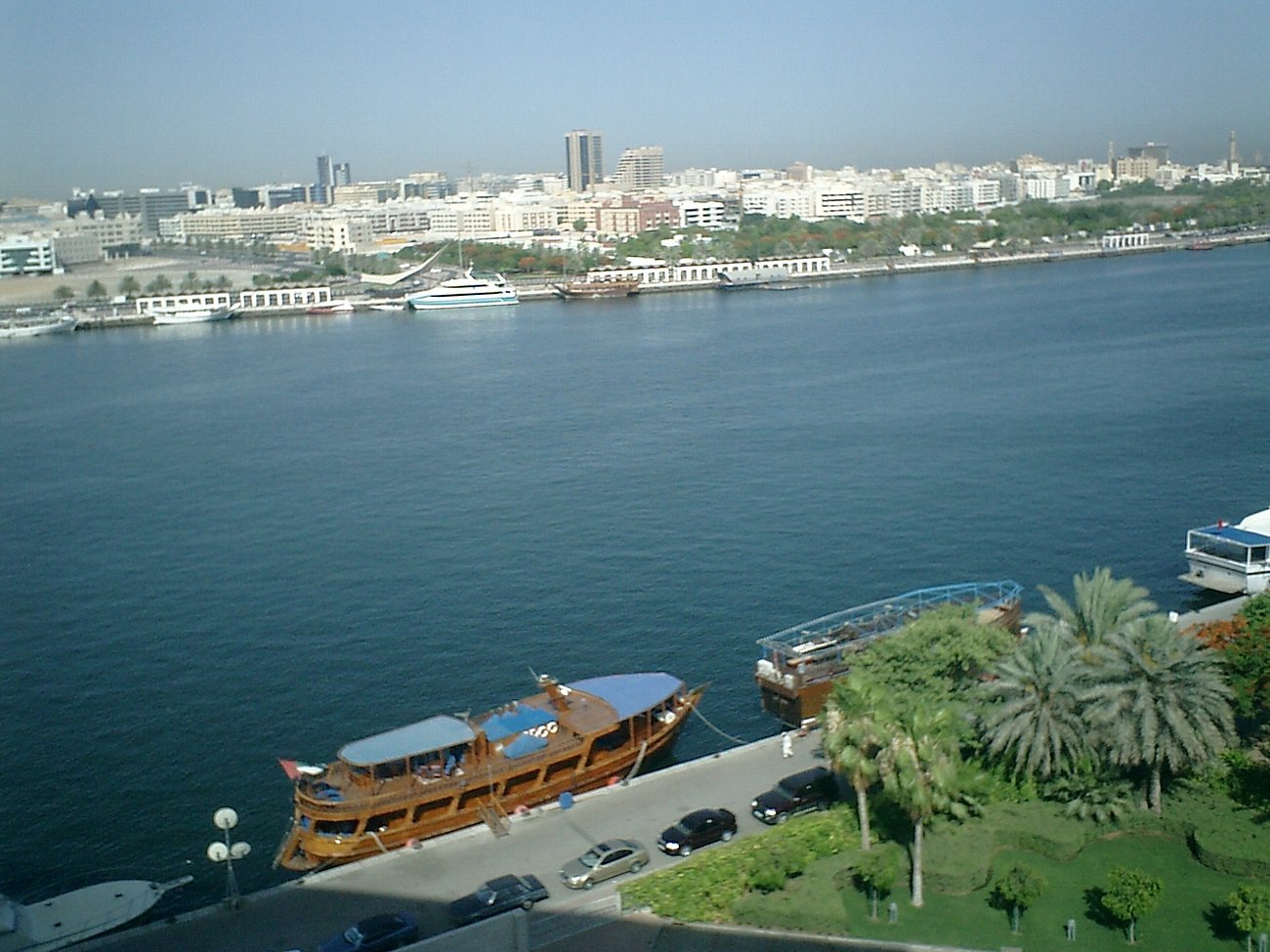 アラブ首長国連合のドバイ : レトロな建物を訪ねて