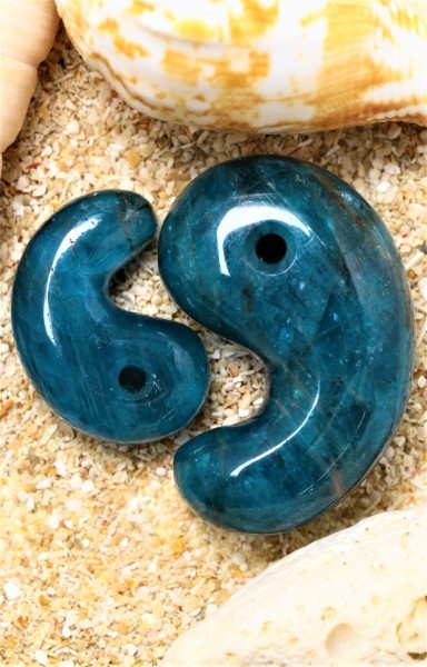 新作勾玉！)ブルーアパタイト 出雲型勾玉(人の体に近い鉱物！？) : 石の音