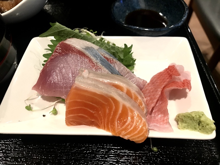銀ダラカマ煮と刺し身三点定食@ふらんこ(立川)_c0212604_12461454.jpg