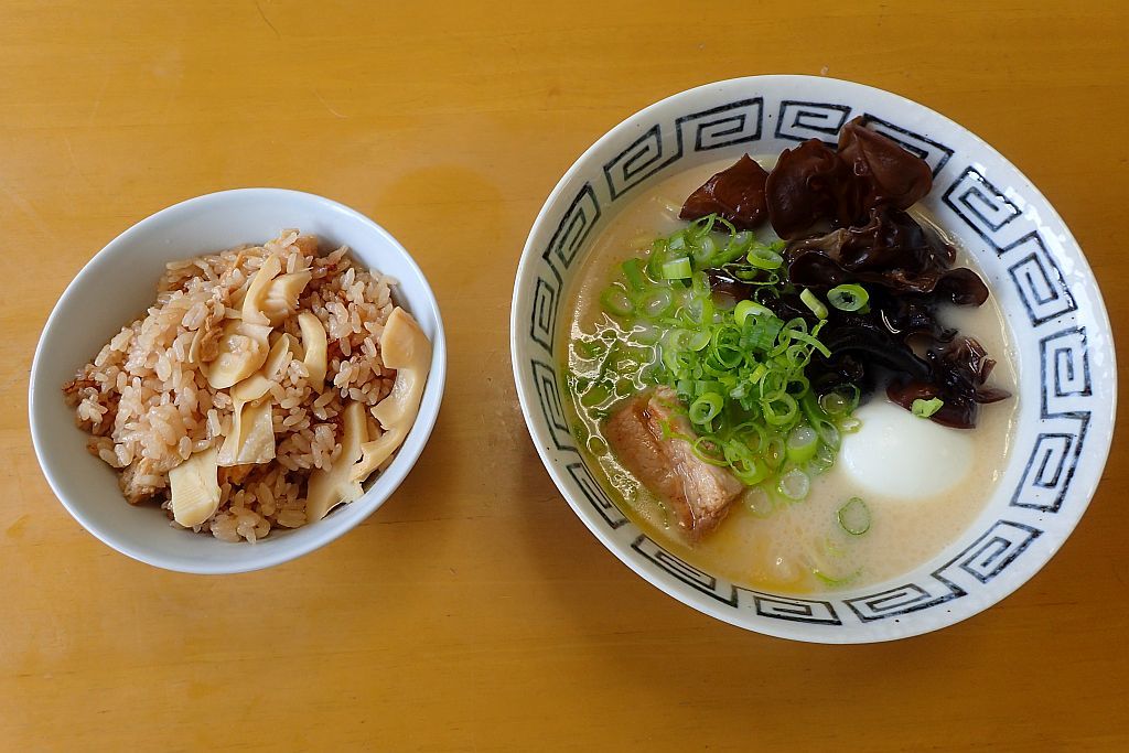 スペアリブ入り業タレ豚骨ラーメンと真竹の筍ご飯 ぶん屋の抽斗 スペアリブ入り業タレ豚骨ラーメンと真竹の筍ご飯 ぶん屋の抽斗