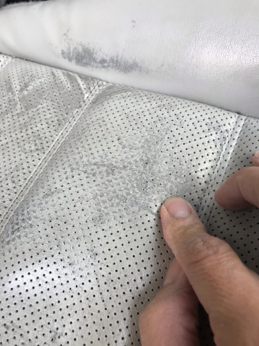 マツダCX-5★ホワイトレザーシートリペア_d0351087_08244795.jpg