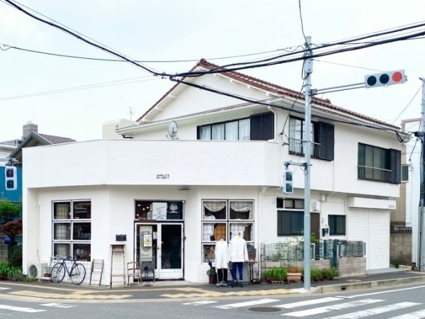 店舗営業再開しています。全面塗装完了しています。_f0180307_00382896.jpg