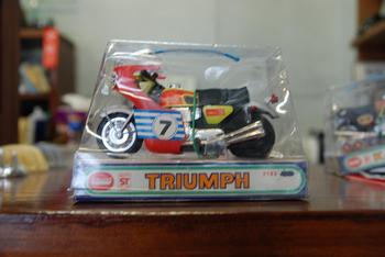 TRIUMPH、KAWASAKI H2_c0404676_10051586.jpg
