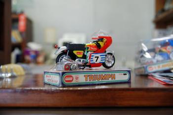 TRIUMPH、KAWASAKI H2_c0404676_10051665.jpg