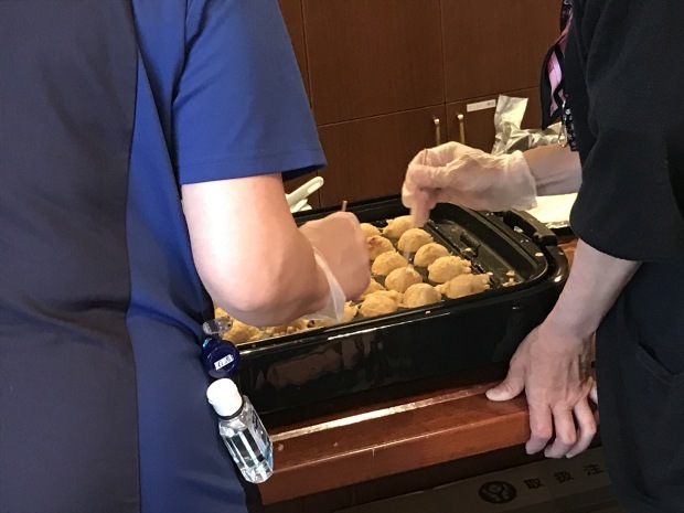 「たこ焼きパーティー」開催_e0163042_12334472.jpg
