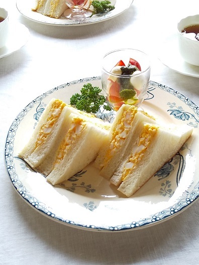 乃が美の「生」食パンで、たまごサンド ＆ 雨が降るかにゃ？_d0319943_07382540.jpg