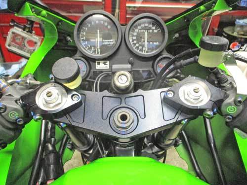 H内サン号 GPZ900Rニンジャのトップブリッジ交換&ブレンボ クラッチマスター装着・・・(^^♪_f0174721_19255566.jpg