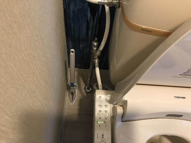 緊急工事 洗浄便座取り付け_f0031037_14174700.jpg