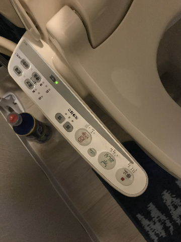 緊急工事 洗浄便座取り付け_f0031037_14174710.jpg