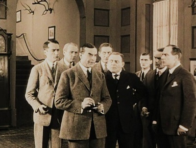 「フォーゲルエート城」　Schloß Vogelöd: Die Enthullung eines Geheimnisses (1921)_f0367483_22072957.jpg