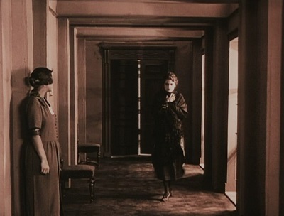 「フォーゲルエート城」　Schloß Vogelöd: Die Enthullung eines Geheimnisses (1921)_f0367483_22075047.jpg