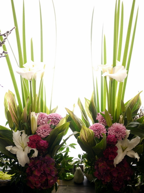 お寺での四十九日法要にアレンジメント 一対で 南6条にお届け 06 06 札幌 花屋 Mell Flowers