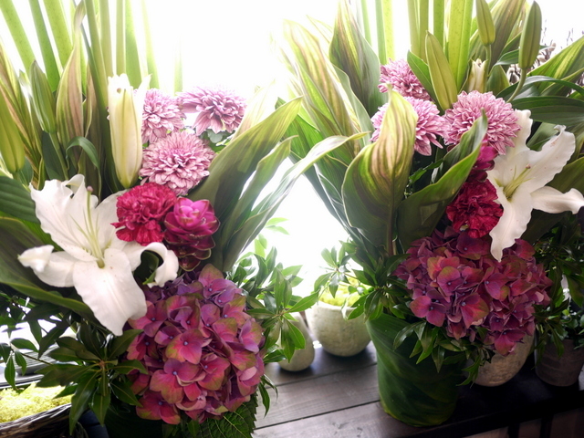お寺での四十九日法要にアレンジメント 一対で 南6条にお届け 06 06 札幌 花屋 Mell Flowers