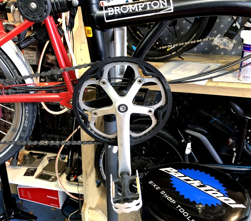 BROMPTON BB交換 : カルマックス タジマ -自転車屋さんの スタッフ ブログ