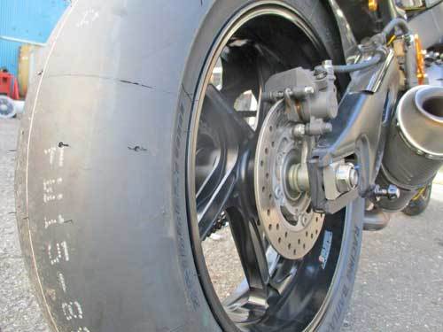 K西サン号 Cbr1000rr Sc59 のタイヤ交換やその他モロモロで頓挫 Part1 バイクパーツ買取 販売 バイクバッテリーのフロントロウ