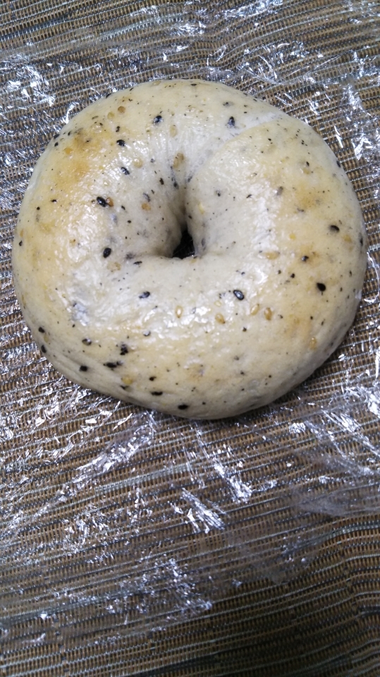 ハッピーベーグル 黒ごま_f0076001_22202673.jpg