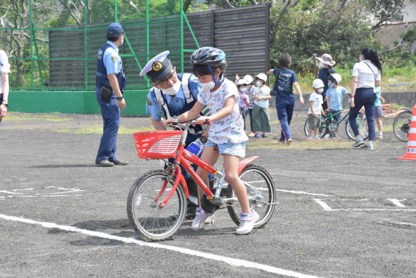 小学生 自転車教室 ジグザグ走行講習