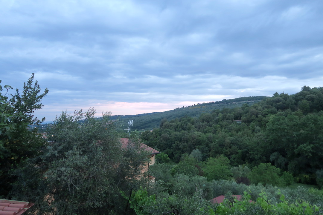 曇天気づけばバラ色の空 : イタリア写真草子