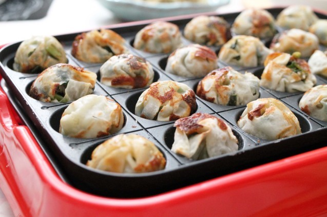 「ねぎもち」とたこ焼き器で「まん丸餃子」_d0377645_23444099.jpg