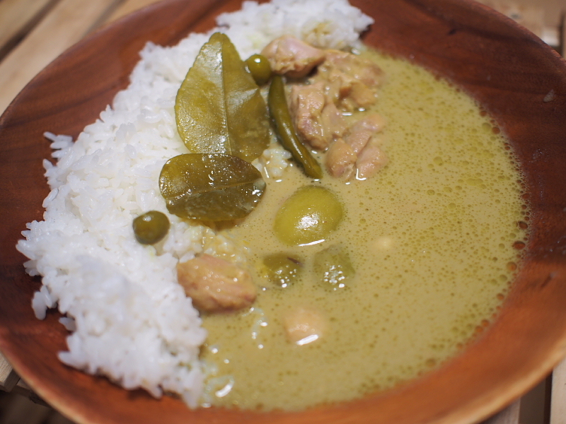 【レトルトカレー食べ比べ㉓】ヤマモリ「グリーンカレー」 ～恐れ入りました m(_ _)m_b0008655_22020211.jpg