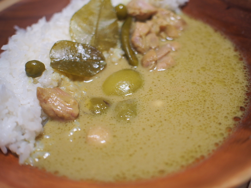 【レトルトカレー食べ比べ㉓】ヤマモリ「グリーンカレー」 ～恐れ入りました m(_ _)m_b0008655_22044032.jpg